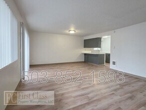 12345 SW Hall Blvd in Portland, OR - Building Photo - Building Photo