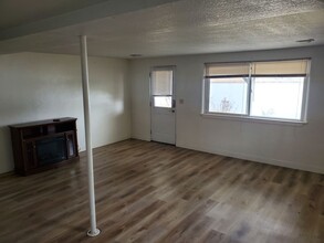1137 W Lakeside Dr in Moses Lake, WA - Foto de edificio - Building Photo