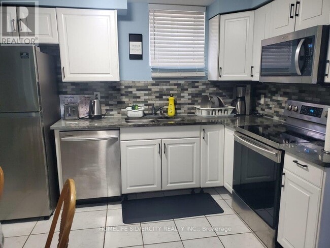 property at 700-700 Peter Robertson Blvd