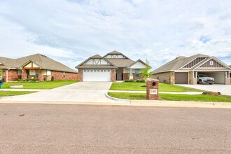 1405 NW 12th St in Newcastle, OK - Building Photo - Building Photo