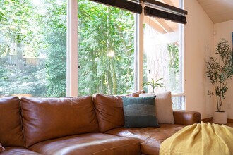 16441 SE 42nd Pl, Unit SI ID1324817P in Bellevue, WA - Foto de edificio - Building Photo