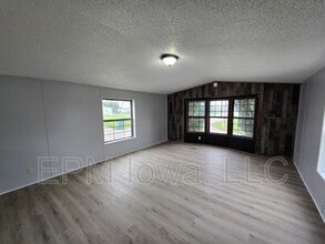 700 W Ridgeway Ave in Cedar Falls, IA - Building Photo - Building Photo