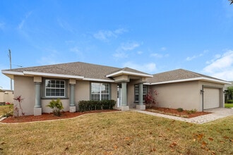 690 Country Walk Ct in Eagle Lake, FL - Building Photo - Building Photo