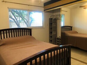 20800 Clark St in Los Angeles, CA - Foto de edificio - Building Photo