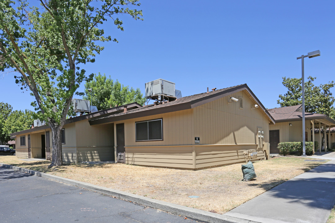 Kings View Apartments in Atwater, CA - Building Photo