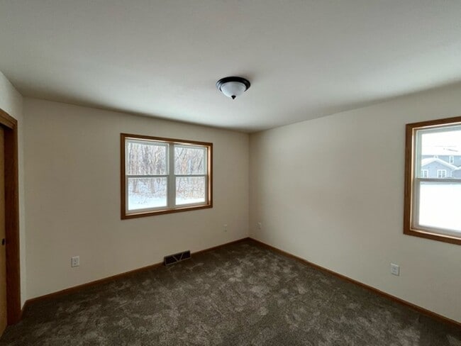 1038-1040 Fir Ct in Janesville, WI - Building Photo - Building Photo