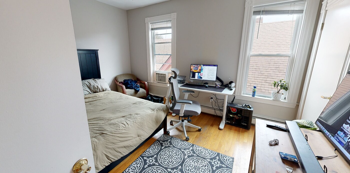 9 Beacon St in Somerville, MA - Building Photo