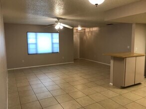 3927 Worcester Rd in Sarasota, FL - Building Photo - Building Photo