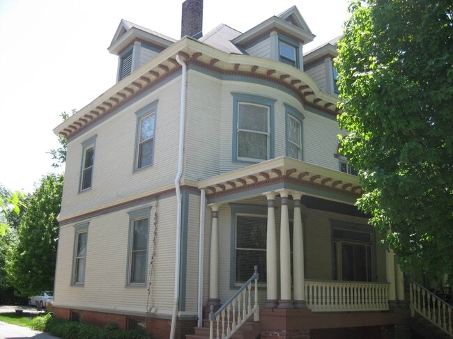 property at 705 E Walnut St