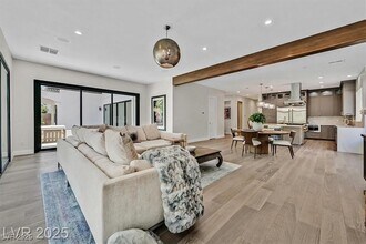 11906 Port Labelle Dr in Las Vegas, NV - Building Photo - Building Photo