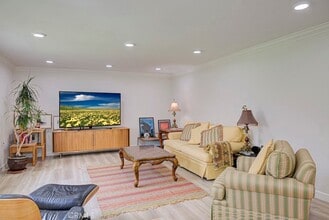 5500 Paseo Del Lago W, Unit 2F in Laguna Woods, CA - Foto de edificio - Building Photo