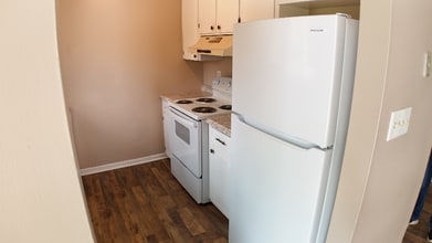 100 Highland Forest Dr in Greenwood, SC - Building Photo - Building Photo