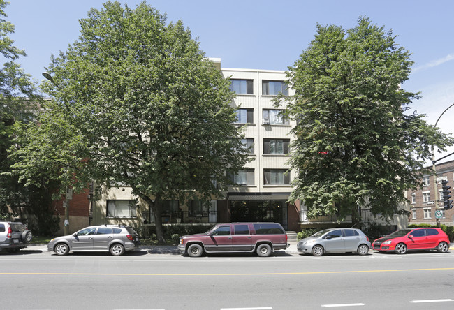 2915 Édouard-Montpetit in Montréal, QC - Building Photo - Building Photo