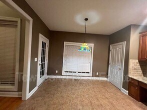 305 W Summerchase Dr in Fayetteville, NC - Building Photo - Building Photo