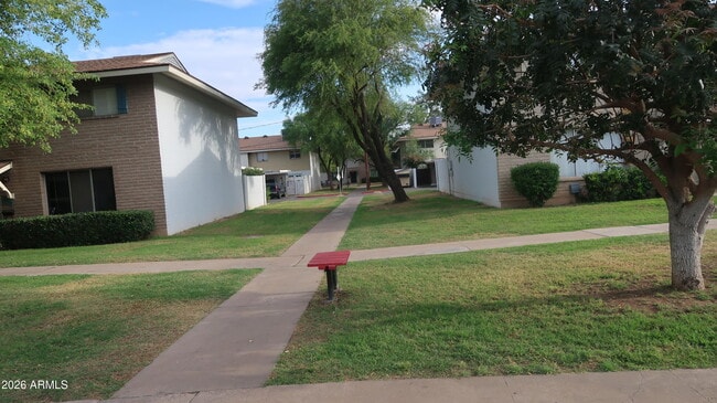 1627 W Hazelwood St in Phoenix, AZ - Building Photo - Building Photo