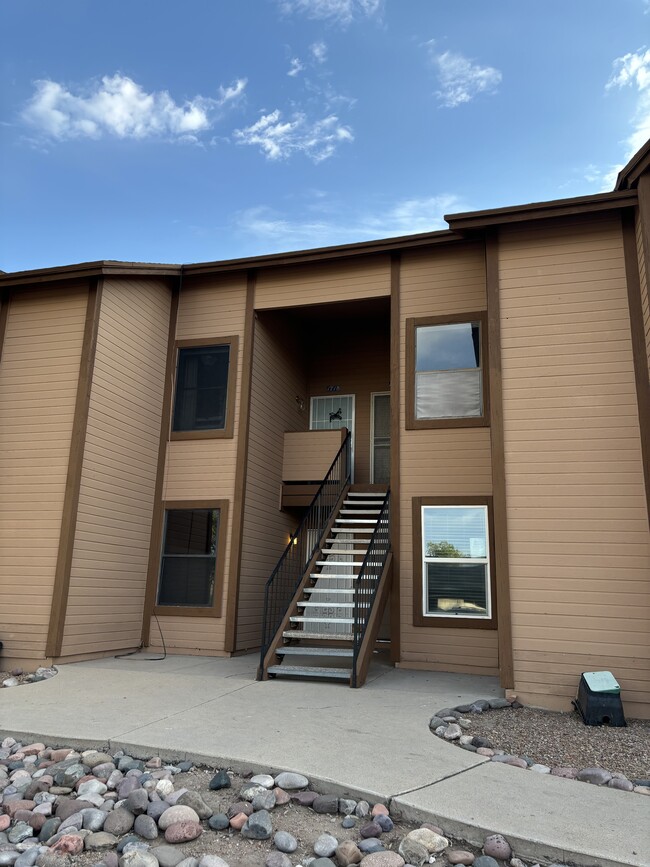 property at 1714 W Park Wood Ln