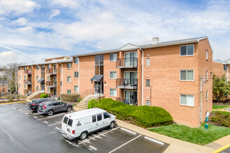 Waverly Village in Arlington, VA - Building Photo - Building Photo