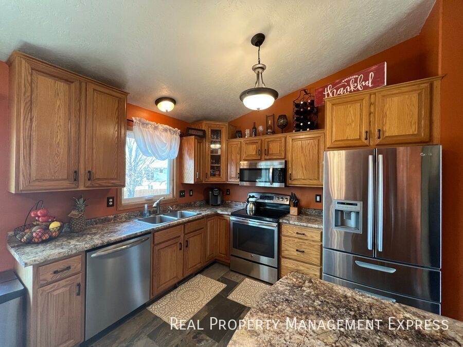 4 Bedroom 2 Bathroom in SW Sioux Falls in Sioux Falls, SD - Building Photo