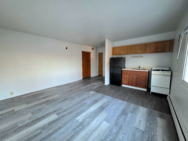 6166 S Packard Ave in Cudahy, WI - Foto de edificio - Building Photo