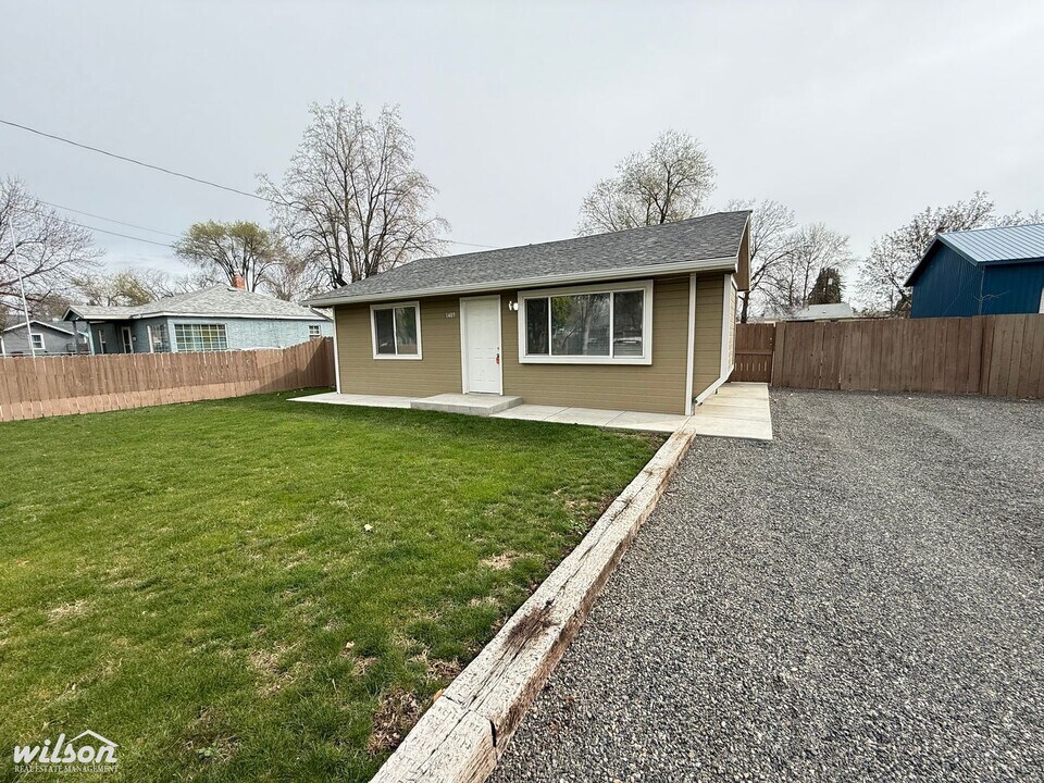 1409 S 13th Ave in Yakima, WA - Building Photo