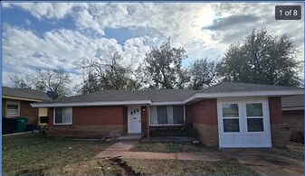 1212 NE 44th St in Oklahoma City, OK - Building Photo