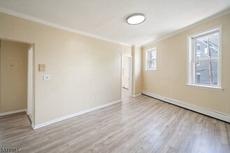 230 Trumbull St in Elizabeth, NJ - Building Photo - Building Photo