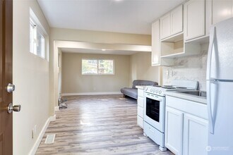 1744 NE 92nd St in Seattle, WA - Building Photo - Building Photo