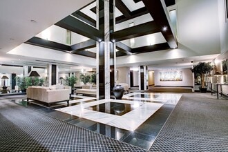 4700 Rue Sainte-Catherine O in Westmount, QC - Building Photo - Building Photo