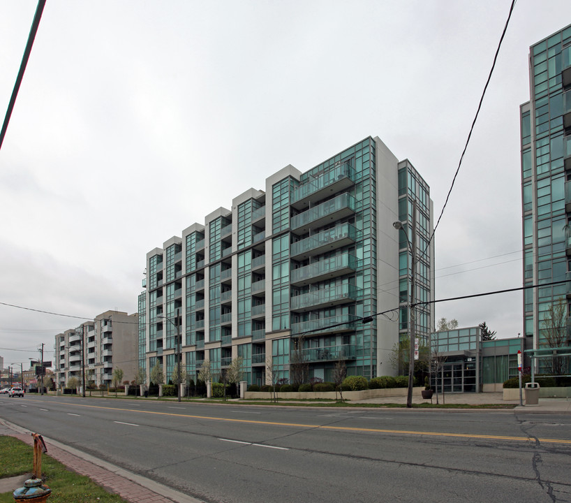 3830 Bathurst St in Toronto, ON - Building Photo