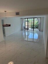 16300 Golf Club Rd in Weston, FL - Building Photo - Building Photo