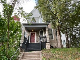 1425 E Superior St, Unit #1 in Duluth, MN - Building Photo