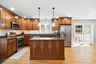18 Sonrel St in Woburn, MA - Building Photo - Building Photo
