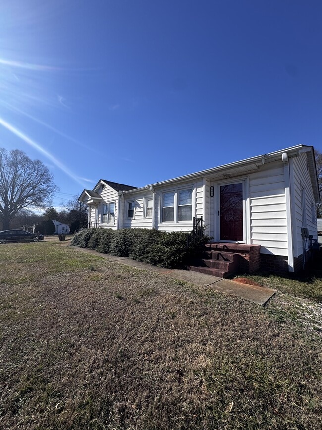 884 Old Charlotte Rd SW in Concord, NC - Building Photo - Building Photo