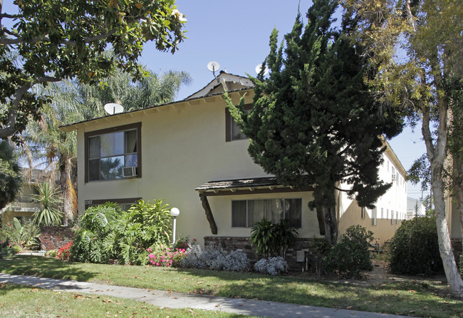 2307 E Santa Fe Ave in Fullerton, CA - Building Photo - Building Photo