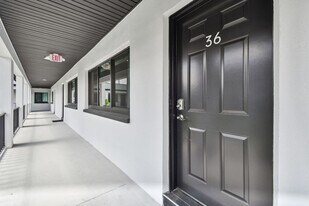 2942 W Bay Dr in Belleair Bluffs, FL - Building Photo