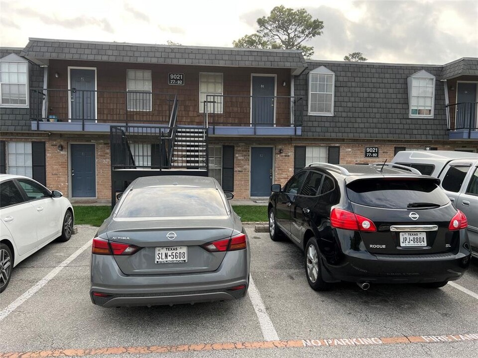9021 Gaylord Dr in Houston, TX - Building Photo