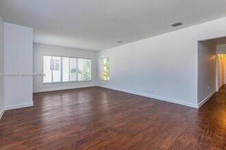 2882 S Le Jeune Rd in Coral Gables, FL - Building Photo - Building Photo