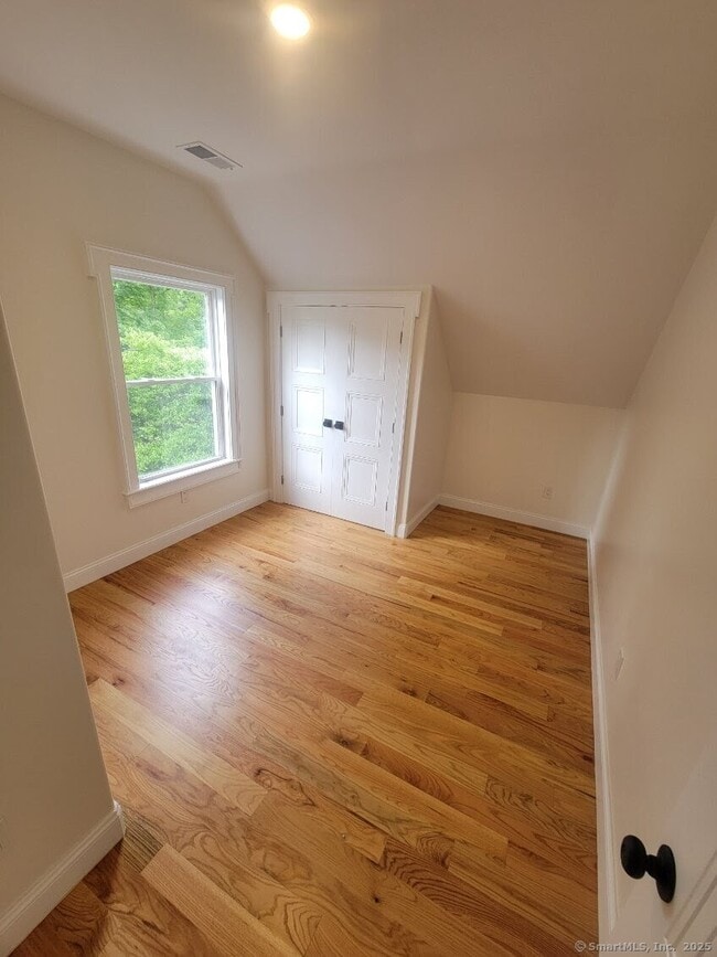 48 E Pembroke Rd in Danbury, CT - Building Photo - Building Photo