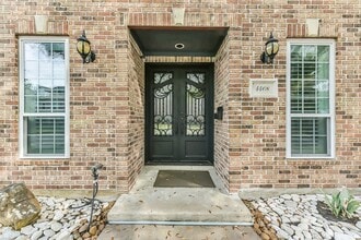 4408 Mildred St in Bellaire, TX - Building Photo - Building Photo