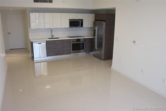 1010 SW 2nd Ave, Unit 810 in Miami, FL - Foto de edificio - Building Photo