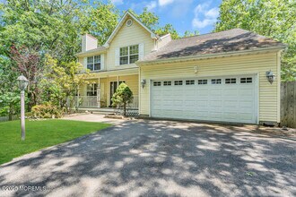 754 Holly Berry Ln in Brick, NJ - Building Photo - Building Photo