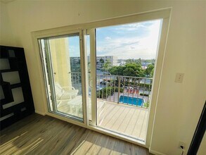 400 N Riverside Dr, Unit 403 in Pompano Beach, FL - Foto de edificio - Building Photo