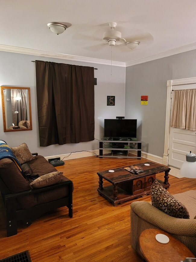 628 Clark Ave, Unit B in Jefferson City, MO - Foto de edificio - Building Photo