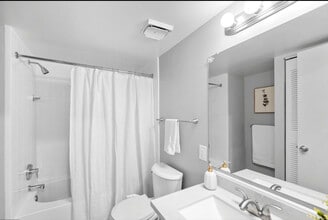 4404 Island Pl in Annandale, VA - Foto de edificio - Building Photo