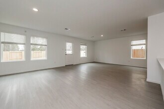 13487 Sonali Springs Dr, Unit 2x1Full in Conroe, TX - Building Photo - Building Photo