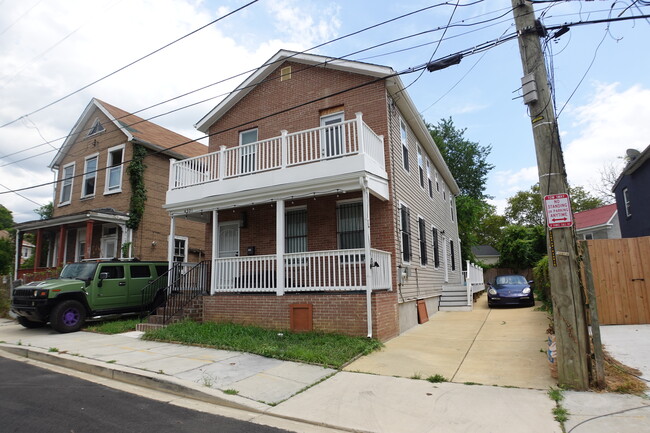 4321 Minnesota Ave NE in Washington, DC - Building Photo - Building Photo