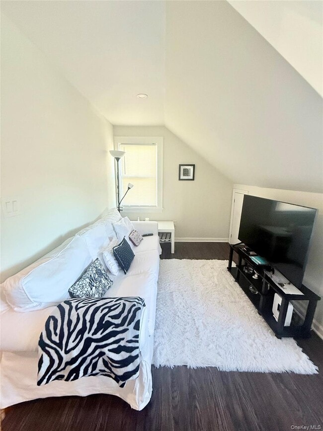 130 Clinton Ave in New Rochelle, NY - Building Photo - Building Photo