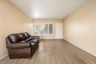 1435 N Fairfax Ave, Unit 19 in West Hollywood, CA - Foto de edificio - Building Photo