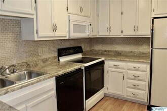 2128 Greenwood Pl SW in Huntsville, AL - Building Photo - Building Photo