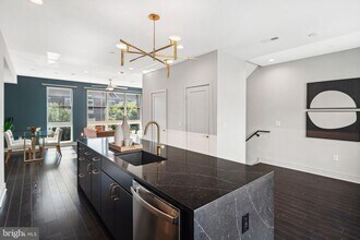 670 N 13th St in Philadelphia, PA - Building Photo - Building Photo